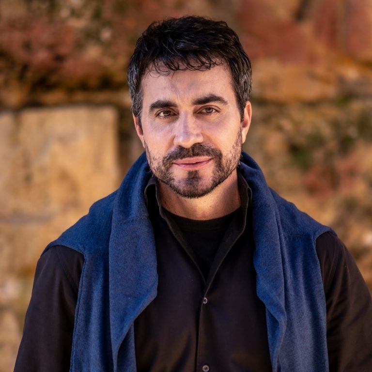 Padre Fábio de Melo interrompe show e dá bronca em fã